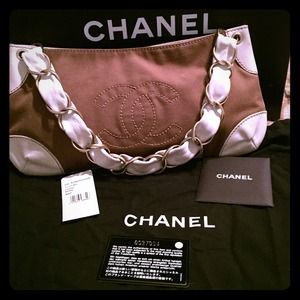 100% Authentic Chanel Shoulder Bag 100% Authentic Chanel Shoulder Bag