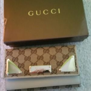 Authentic Gucci wallet Authentic Gucci wallet
