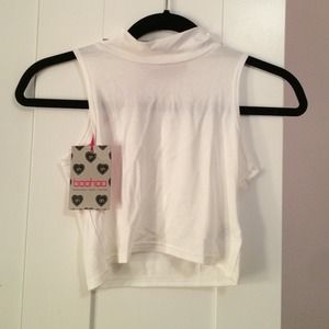Boohoo Slight High-Neck Crop Top Boohoo Slight High-Neck Crop Top