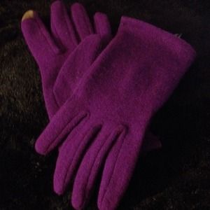 Gorgeous purple Cynthia Rowley texting gloves Gorgeous purple Cynthia Rowley texting gloves