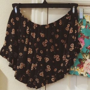 RARE BRANDY MELVILLE SUNFLOWER VODI SHORTS‼️ RARE BRANDY MELVILLE SUNFLOWER VODI SHORTS‼️