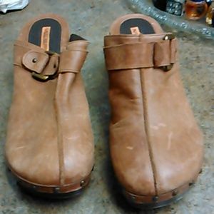 Leather clogs Leather clogs