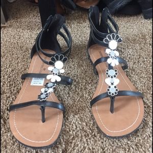 Super cute. Never been worn!! Super cute. Never been worn!!