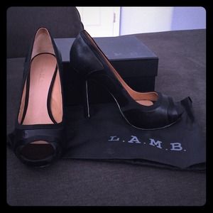 L.A.M.B Leighton black pumps. NEW! Size 8 L.A.M.B Leighton black pumps. NEW! Size 8