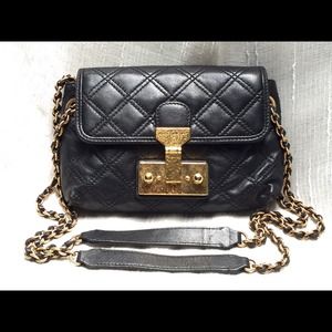 Marc Jacobs Handbags - Great deal🎉Marc Jacobs Single Baroque PRICE FIRM Marc Jacobs Handbags - Great deal🎉Marc Jacobs Single Baroque PRICE FIRM