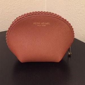 henri bendel Accessories - Henri Bendel New York Pouch in brown leather henri bendel Accessories - Henri Bendel New York Pouch in brown leather
