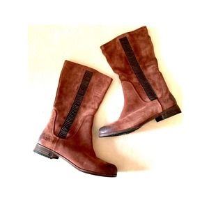 UGG Suede Boots w/ Detailing -Brown UGG Suede Boots w/ Detailing -Brown