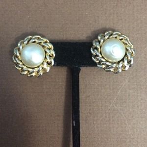 Chanel Pearl Clip Earrings Vintage 1984 Chanel Pearl Clip Earrings Vintage 1984