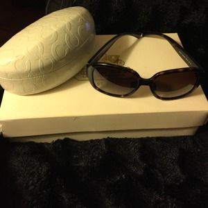 Tortoise Frame Authentic Coach sun glasses! Tortoise Frame Authentic Coach sun glasses!