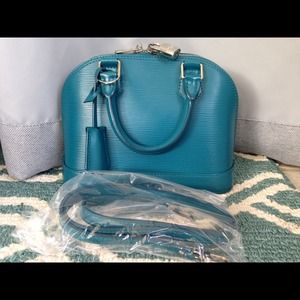 Louis Vuitton Epi Alma BB Louis Vuitton Epi Alma BB