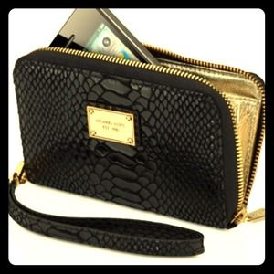 Michael Kors Essential Zip Wallet {authentic} Michael Kors Essential Zip Wallet {authentic}