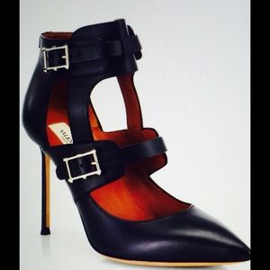 Valentino Shoes - Valentino hitch on Strappy leather point toe pumps Valentino Shoes - Valentino hitch on Strappy leather point toe pumps