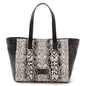 Marc by Marc Jacobs Handbags - ๐NEW๐ Marc by Marc Jacobs 100% leather tote Marc by Marc Jacobs Handbags - ๐NEW๐ Marc by Marc Jacobs 100% leather tote