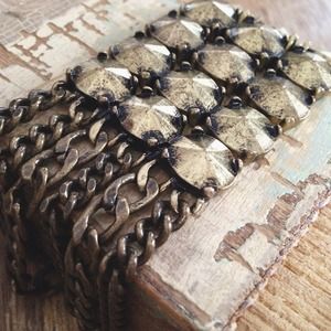 Antique gold tone stretch bracelet Antique gold tone stretch bracelet