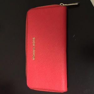 Michael kors ZIP-AROUND SAFFIANO LEATHER WALLET Michael kors ZIP-AROUND SAFFIANO LEATHER WALLET