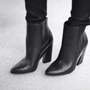 BCBGMaxAzria Boots - BCBGMaxAzria Ma-Metild Boots BCBGMaxAzria Boots - BCBGMaxAzria Ma-Metild Boots