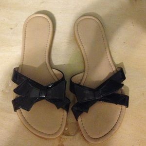 Sotto Sopra Shoes - Patent leather bow sandal flip flops Sotto Sopra Shoes - Patent leather bow sandal flip flops
