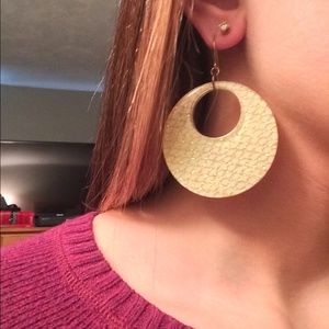 Jewelry - Gold sparkly circle earrings Jewelry - Gold sparkly circle earrings