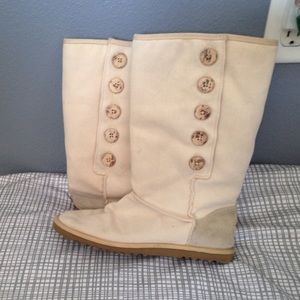Ugg boots size 8 creme color Ugg boots size 8 creme color