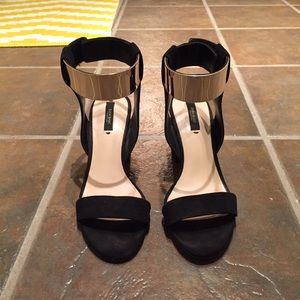 Zara Ankle Strap Heels 38 read descrip Zara Ankle Strap Heels 38 read descrip