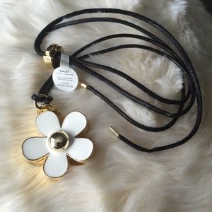 Marc Jacobs Jewelry - Marc Jacobs Daisy solid perfume necklace Marc Jacobs Jewelry - Marc Jacobs Daisy solid perfume necklace