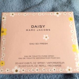 Marc Jacobs Accessories - MARC JACOBS daisy perfume Marc Jacobs Accessories - MARC JACOBS daisy perfume