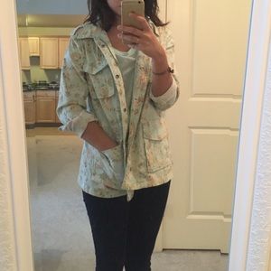 DailyLook Outerwear - Floral jacket from dailylook DailyLook Outerwear - Floral jacket from dailylook