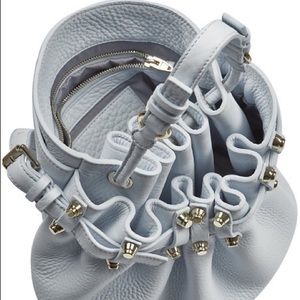 Alexander Wang Handbags - Alexander Wang
Blue Diego Gold Stud Bucket Bag Alexander Wang Handbags - Alexander Wang
Blue Diego Gold Stud Bucket Bag
