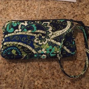 Vera Bradley Clutches & Wallets - Vera Bradley wristlet never used Vera Bradley Clutches & Wallets - Vera Bradley wristlet never used