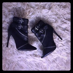 Host PickNew Zara Zipper Black Leather Booties Host PickNew Zara Zipper Black Leather Booties
