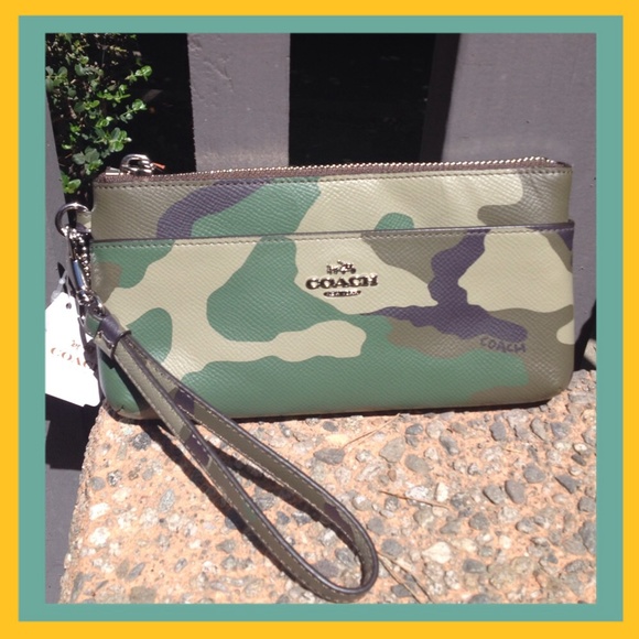 coach wristlets 23