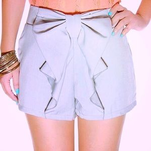 Boutique Pants - ❗️FINAL PRICE❗️Gray Silky Bow Front Shorts XXS Boutique Pants - ❗️FINAL PRICE❗️Gray Silky Bow Front Shorts XXS