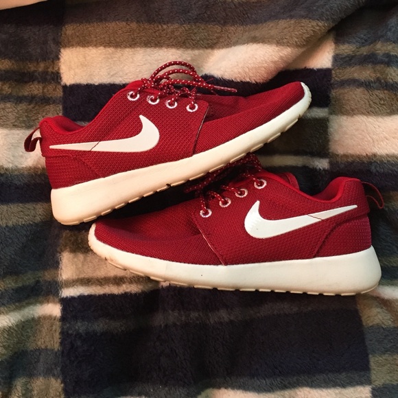 maroon and white nike shoes qd7vu2mk uk maroon nike roshe maroon and white nike shoes qd7vu2mk uk maroon nike roshe