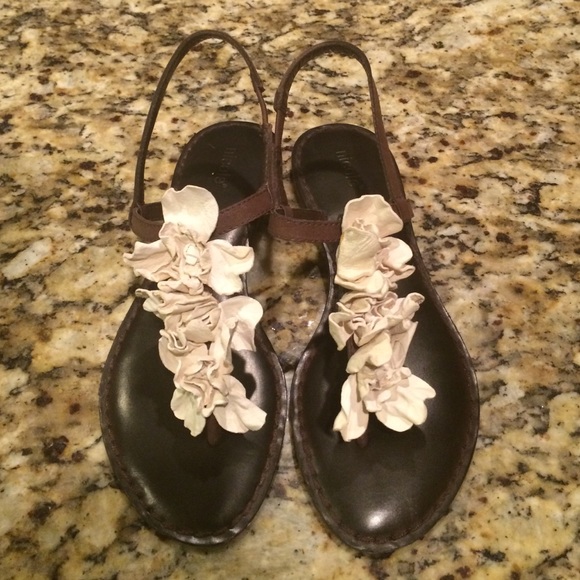Nicole Shoes White Floral Sandals Nicole Shoes White Floral Sandals