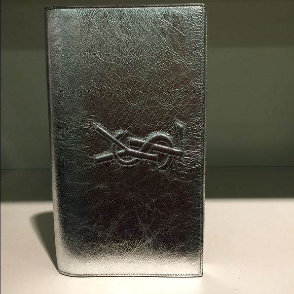 Annie\u0026#39;s Closet on Poshmark - @designerinu  