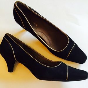 AEROSOLES Shoes - Aerosoles black gold heels pumps AEROSOLES Shoes - Aerosoles black gold heels pumps