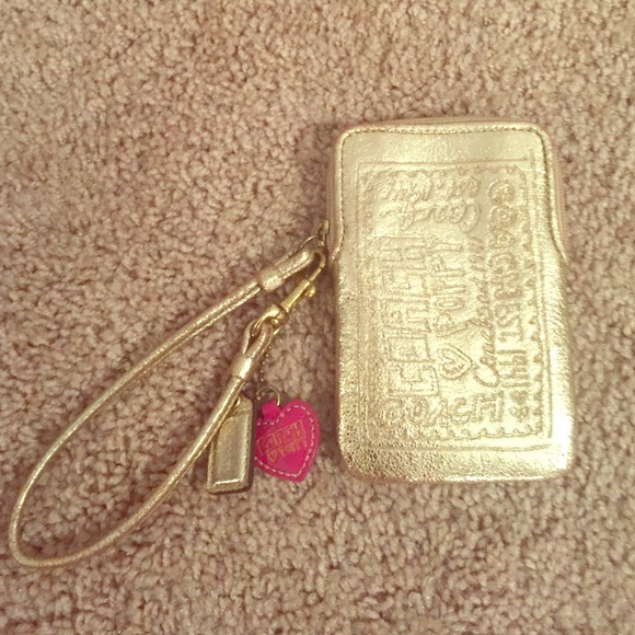 coach wristlets 70