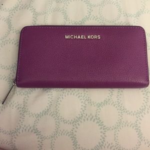 Michael Kors Continental Purple zip-around Wallet Michael Kors Continental Purple zip-around Wallet