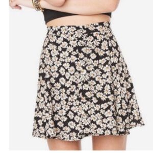 Brandy Melville Luma Daisy Skirt Brandy Melville Luma Daisy Skirt