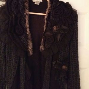 Boutique sweater with faux fur & ruffles Boutique sweater with faux fur & ruffles