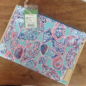 Lilly Pulitzer Handbags - Lilly Pulitzer zip top pouch Lilly Pulitzer Handbags - Lilly Pulitzer zip top pouch