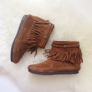 Minnetonka Shoes - Minnetonka Moccasin Cognac Fringe Booties Minnetonka Shoes - Minnetonka Moccasin Cognac Fringe Booties