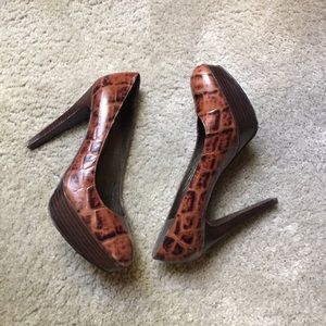 Stuart Weitzman Shoes - Stuart Weitzman Platform Pumps Stuart Weitzman Shoes - Stuart Weitzman Platform Pumps