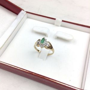 10K Gold Ring w/ Emerald 10K Gold Ring w/ Emerald