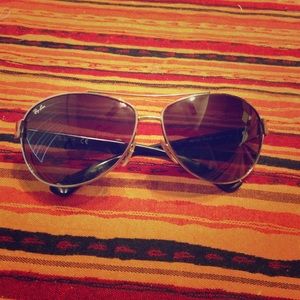Ray-Ban Accessories - Ray-Ban sunglasses Authentic. Ray-Ban Accessories - Ray-Ban sunglasses Authentic.