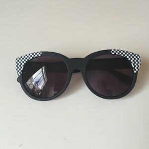 House of Harlow 1960 Accessories - House of Harlow houndstooth sunglasses House of Harlow 1960 Accessories - House of Harlow houndstooth sunglasses