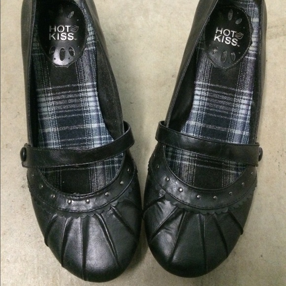 76 off Hot Kiss Shoes Black Mary Jane Pump from Shelley