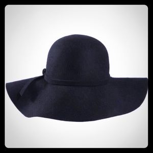 AMI Clubwear Accessories - Chic Black Felt Floppy Hat AMI Clubwear Accessories - Chic Black Felt Floppy Hat