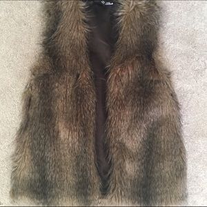 Forever 21 Jackets & Blazers - Gorgeous faux fur brown vest Forever 21 Jackets & Blazers - Gorgeous faux fur brown vest