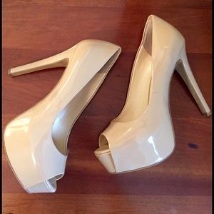 Jessica Simpson patent nude pumps Jessica Simpson patent nude pumps